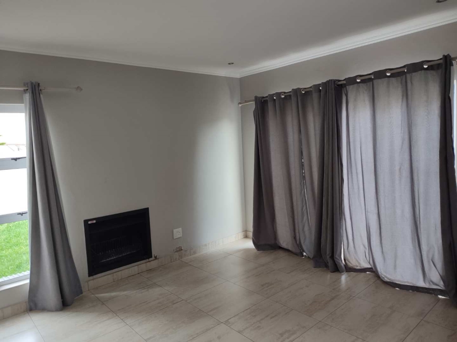 4 Bedroom Property for Sale in Thatchfield Hills Gauteng