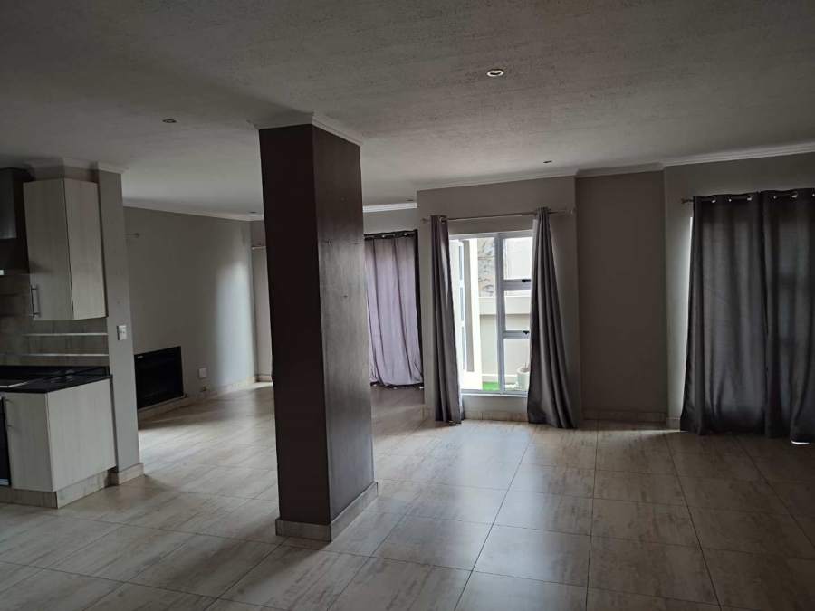 4 Bedroom Property for Sale in Thatchfield Hills Gauteng