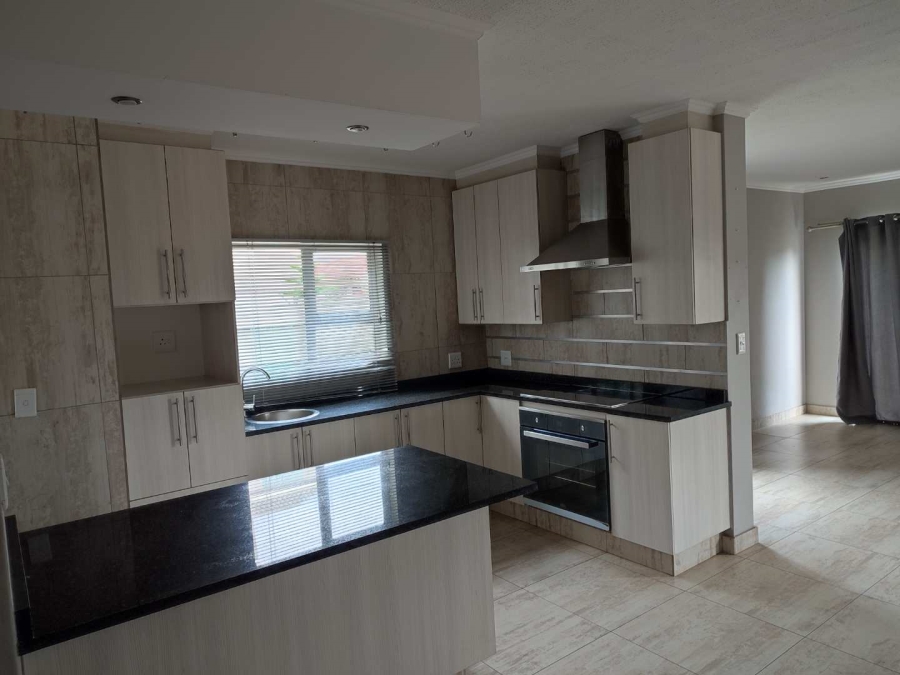 4 Bedroom Property for Sale in Thatchfield Hills Gauteng