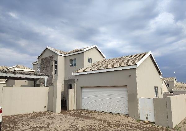 4 Bedroom Property for Sale in Thatchfield Hills Gauteng