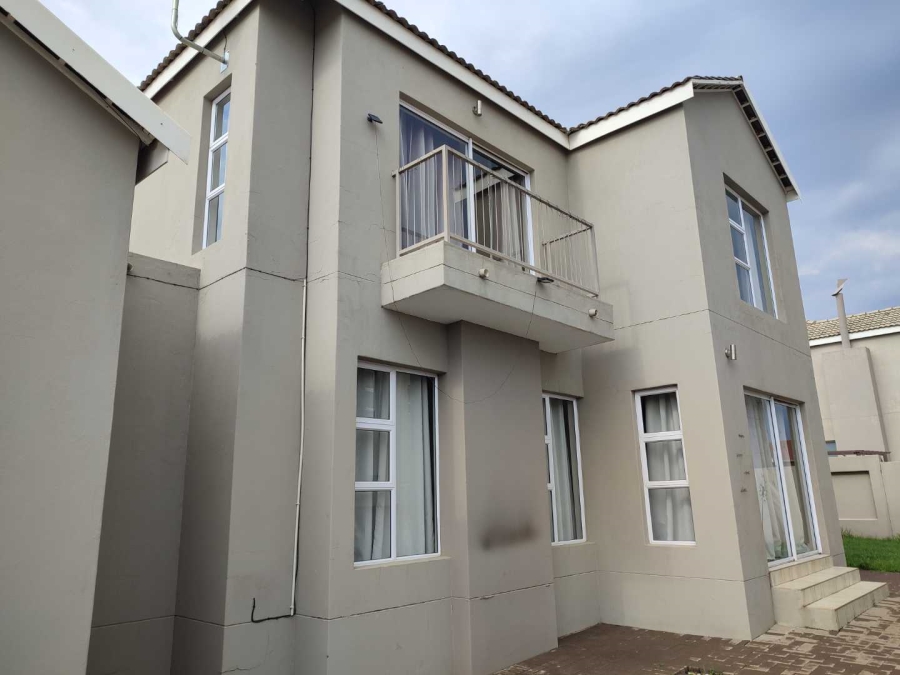 4 Bedroom Property for Sale in Thatchfield Hills Gauteng