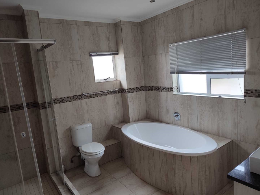 4 Bedroom Property for Sale in Thatchfield Hills Gauteng