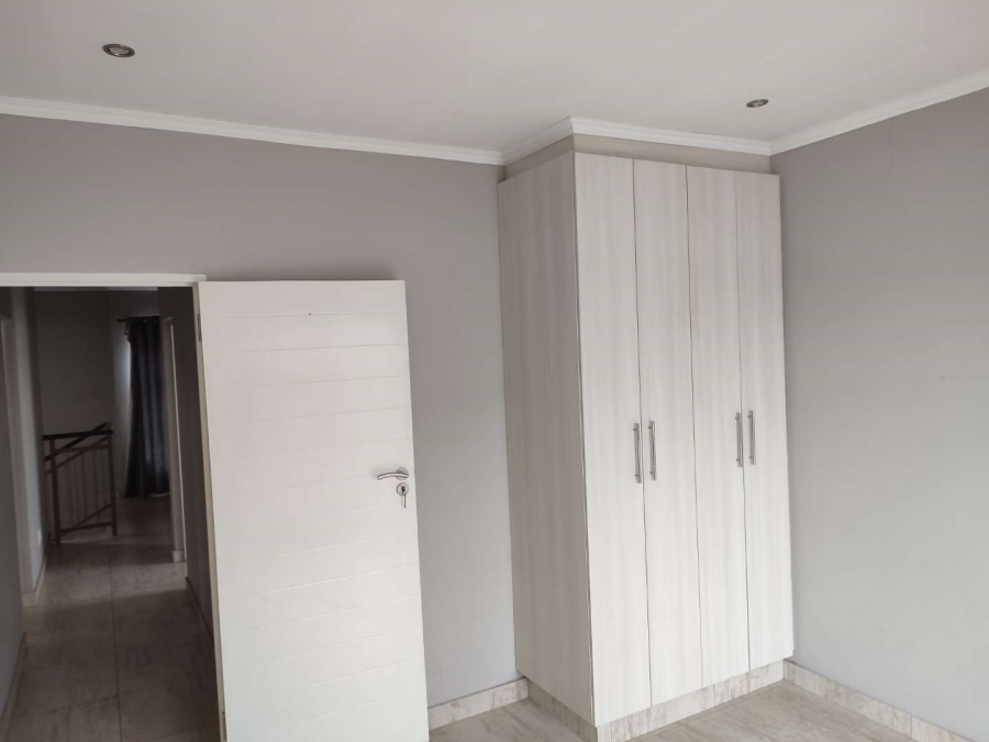 4 Bedroom Property for Sale in Thatchfield Hills Gauteng