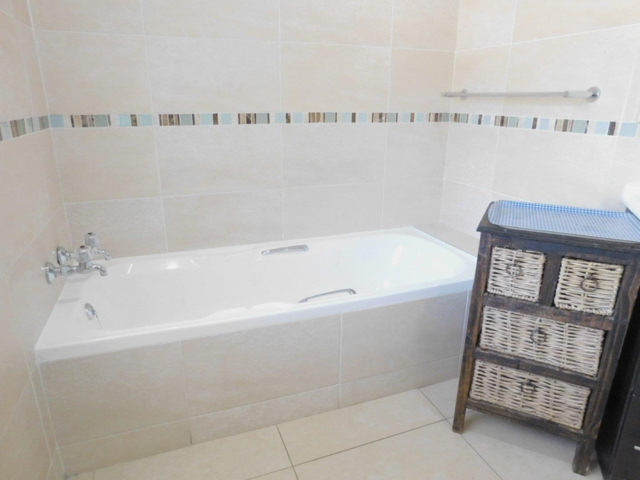 To Let 3 Bedroom Property for Rent in Bryanston Gauteng