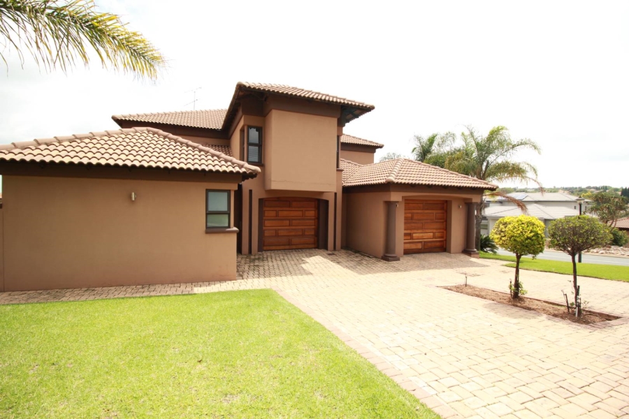 5 Bedroom Property for Sale in Blue Valley Golf Estate Gauteng