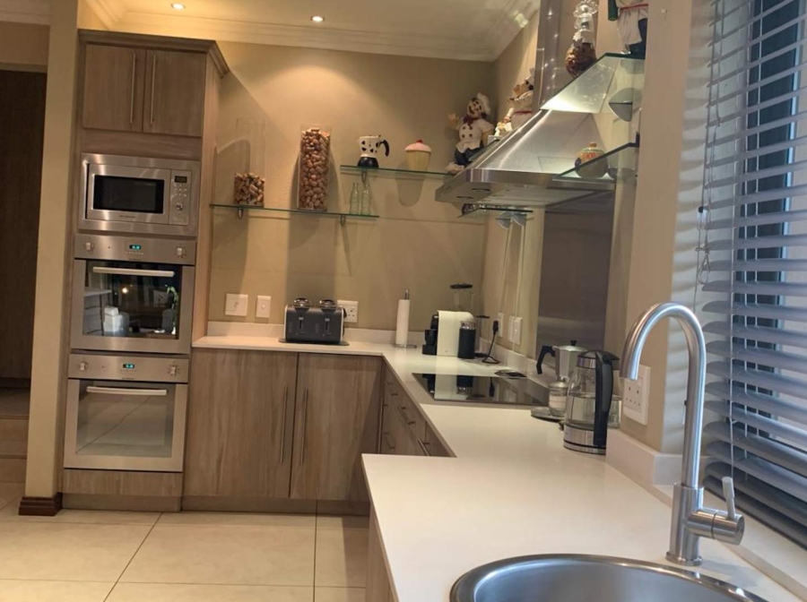 5 Bedroom Property for Sale in Blue Valley Golf Estate Gauteng