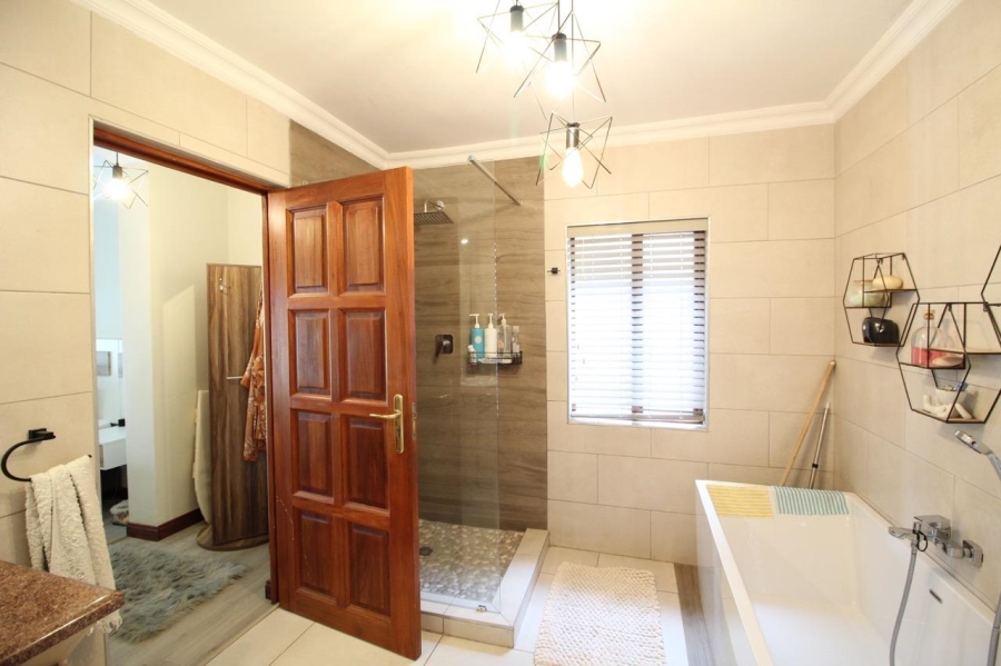 3 Bedroom Property for Sale in Blue Valley Golf Estate Gauteng