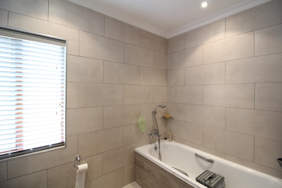 3 Bedroom Property for Sale in Blue Valley Golf Estate Gauteng