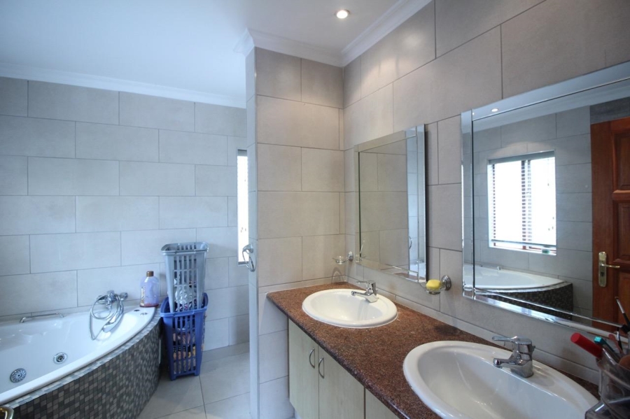 3 Bedroom Property for Sale in Blue Valley Golf Estate Gauteng