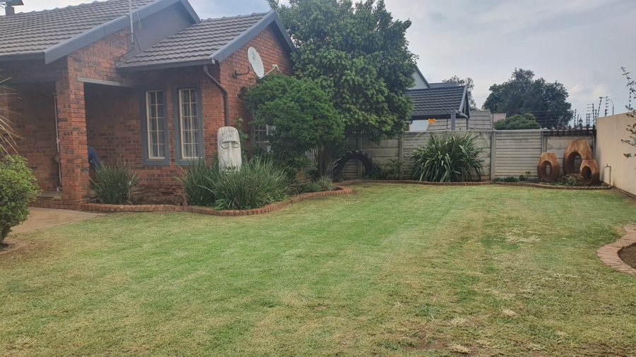 3 Bedroom Property for Sale in Bonaero Park Gauteng