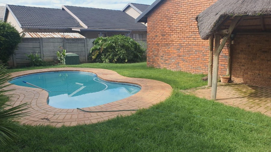 3 Bedroom Property for Sale in Bonaero Park Gauteng