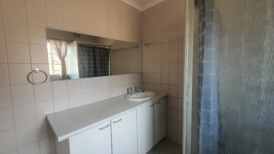 3 Bedroom Property for Sale in Bonaero Park Gauteng