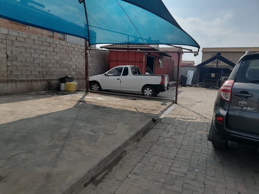 Commercial Property for Sale in Olievenhoutbosch Gauteng