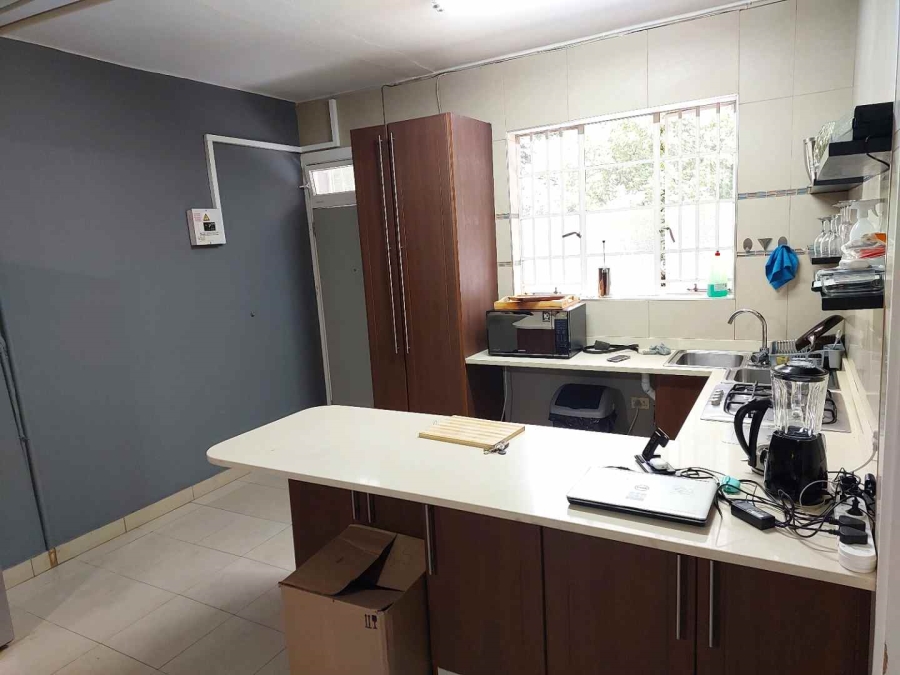 To Let 2 Bedroom Property for Rent in Illovo Gauteng