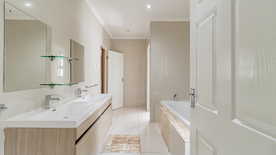 8 Bedroom Property for Sale in Bryanston East Gauteng