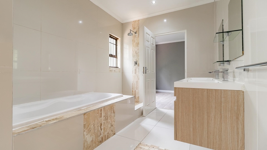 7 Bedroom Property for Sale in Bryanston Gauteng