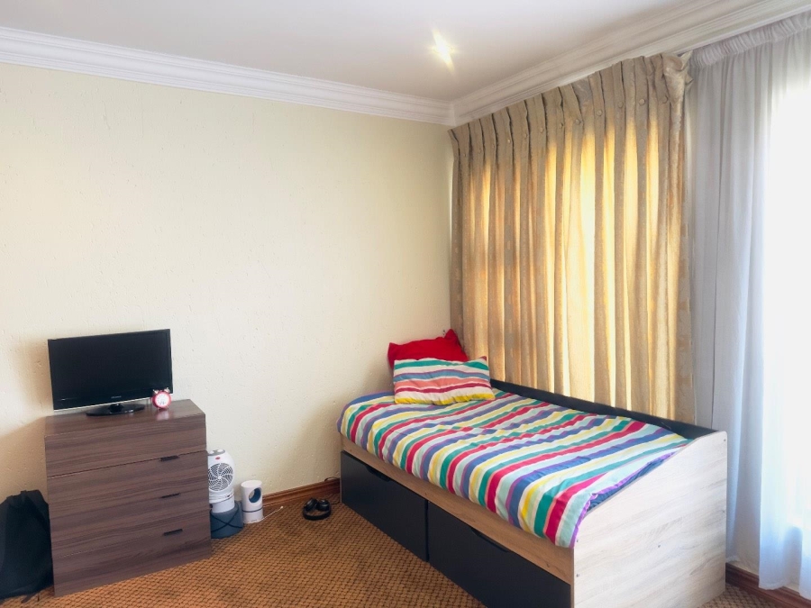 To Let 5 Bedroom Property for Rent in Brooklands Lifestyle Estate Gauteng