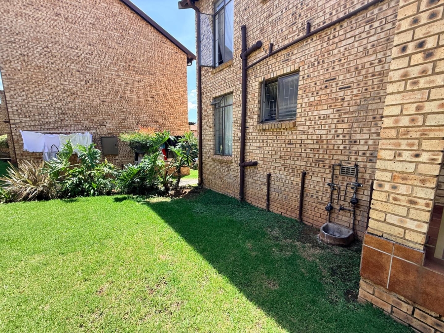 2 Bedroom Property for Sale in Honeydew Gauteng