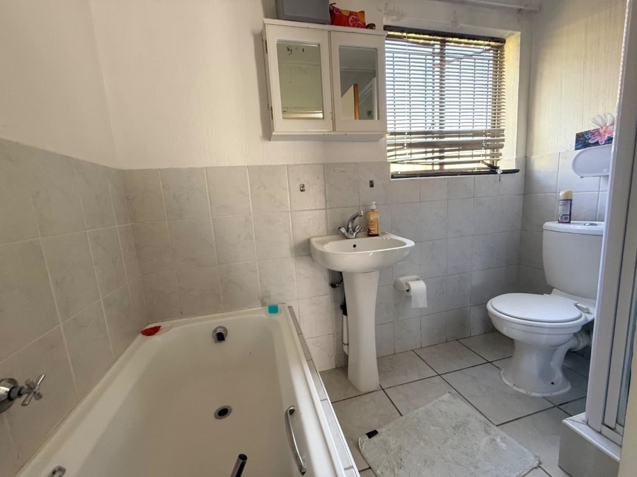 2 Bedroom Property for Sale in Honeydew Gauteng