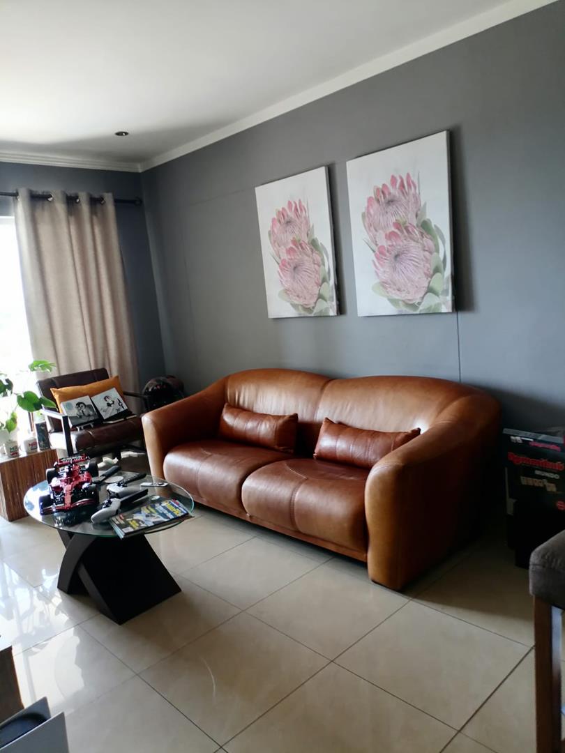 To Let 1 Bedroom Property for Rent in Sandhurst Gauteng