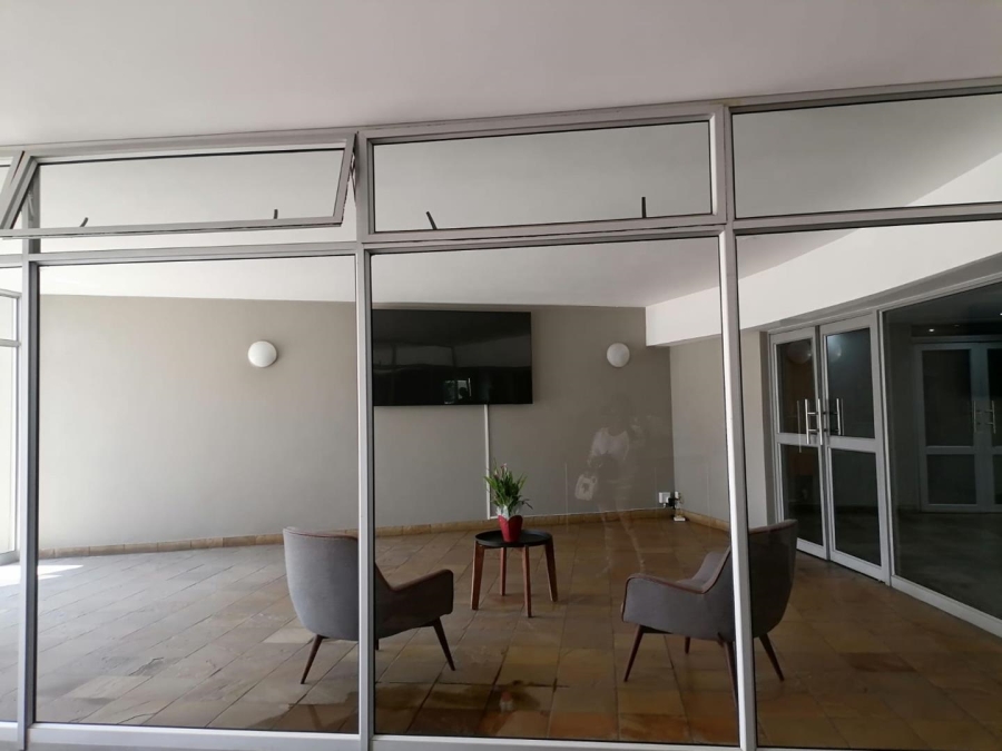 To Let 1 Bedroom Property for Rent in Sandhurst Gauteng