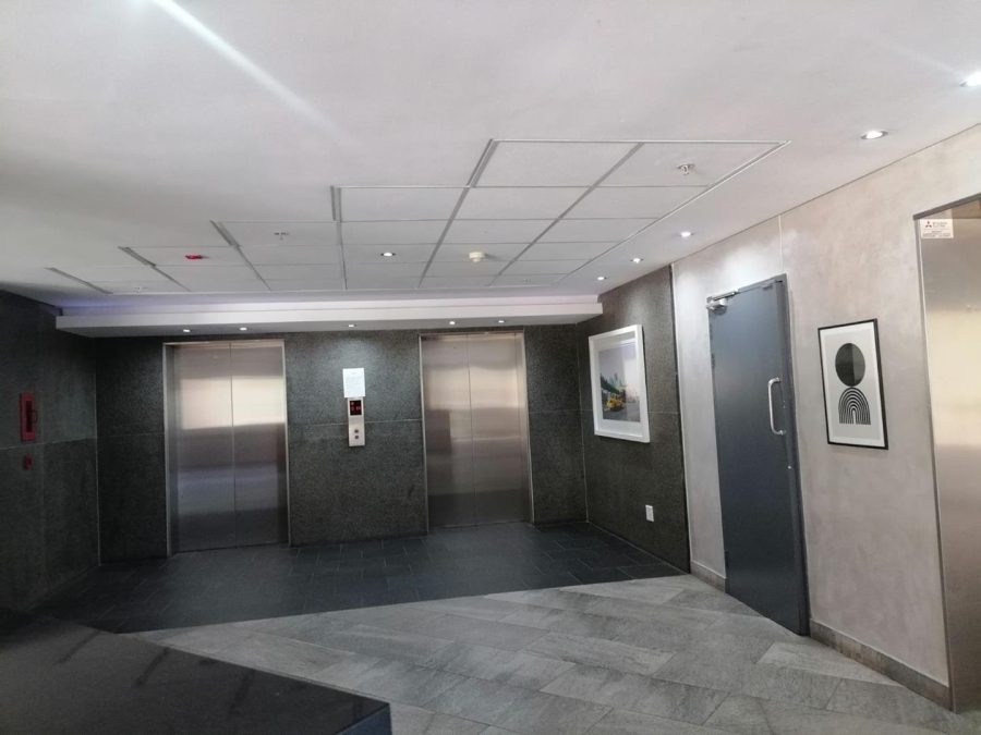 To Let 1 Bedroom Property for Rent in Sandhurst Gauteng