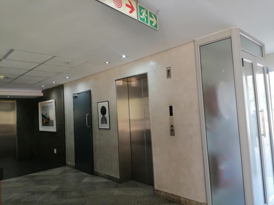 To Let 1 Bedroom Property for Rent in Sandhurst Gauteng