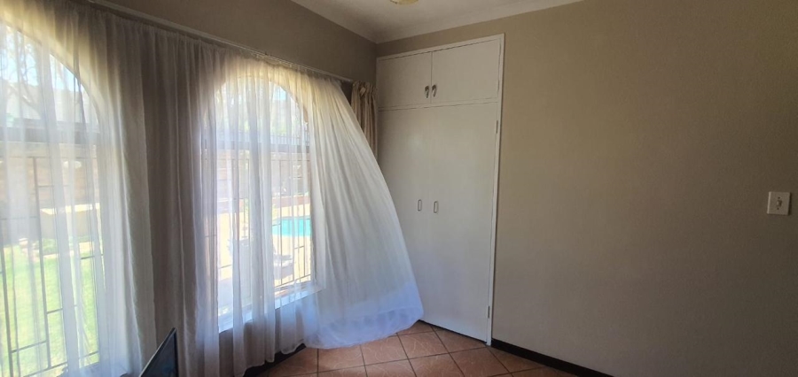 4 Bedroom Property for Sale in Mountain View Gauteng