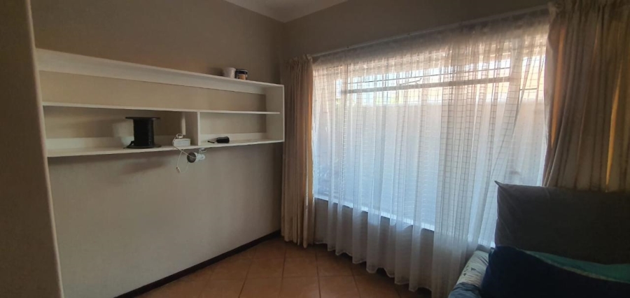 4 Bedroom Property for Sale in Mountain View Gauteng