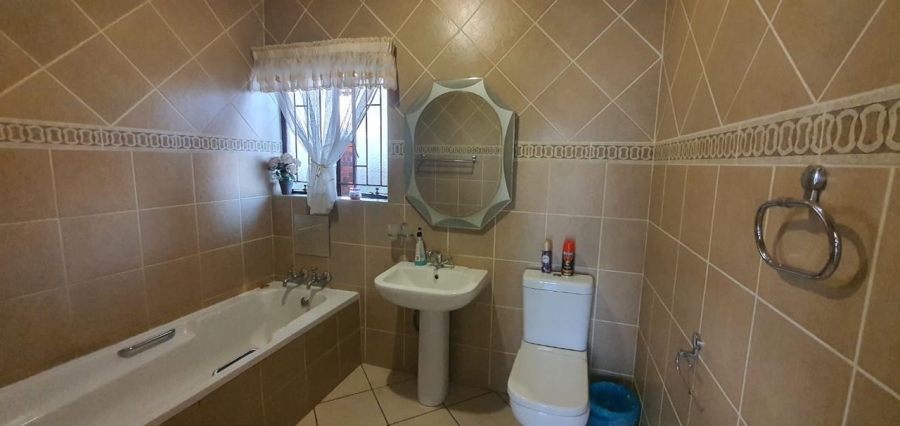 4 Bedroom Property for Sale in Mountain View Gauteng