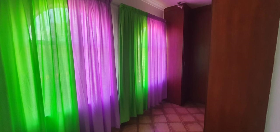 4 Bedroom Property for Sale in Mountain View Gauteng