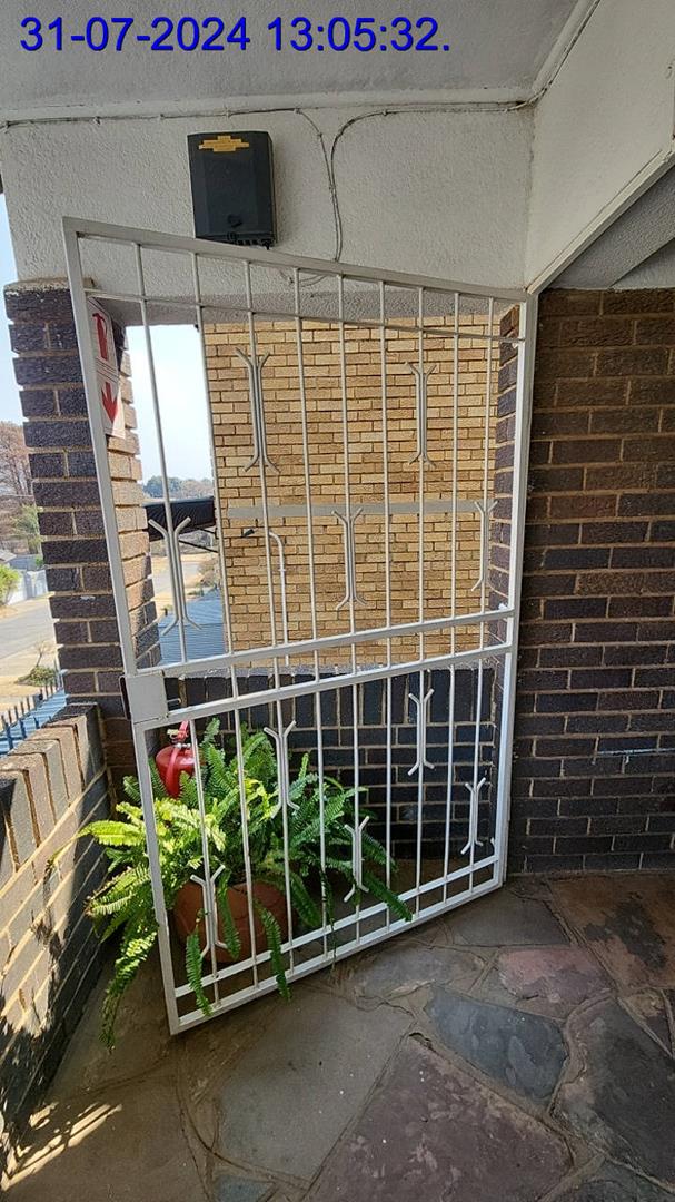 To Let 2 Bedroom Property for Rent in Florida Gauteng