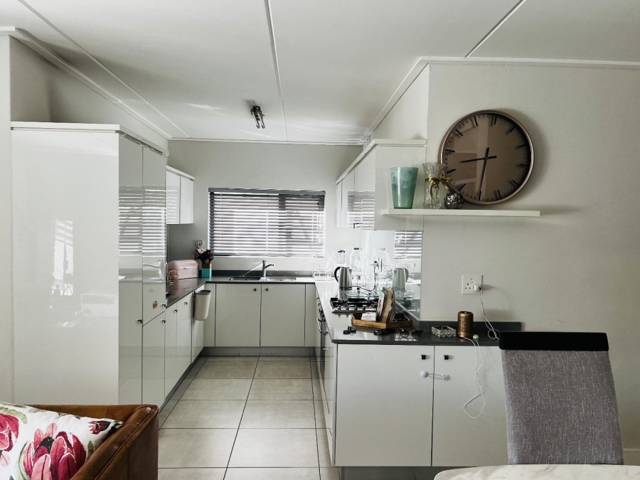 3 Bedroom Property for Sale in Waterfall Gauteng