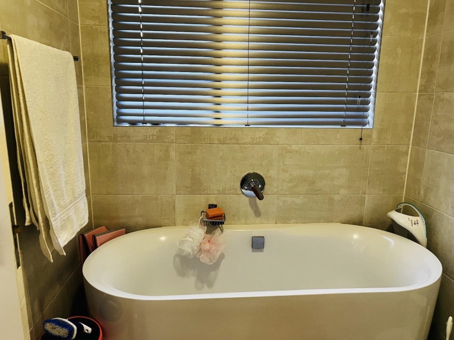 3 Bedroom Property for Sale in Waterfall Gauteng