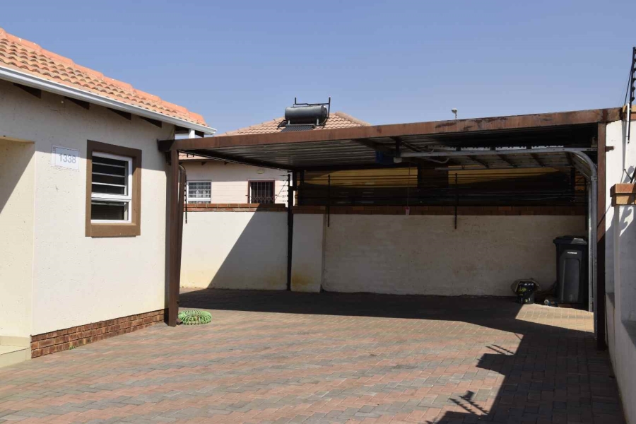 2 Bedroom Property for Sale in Kirkney Gauteng