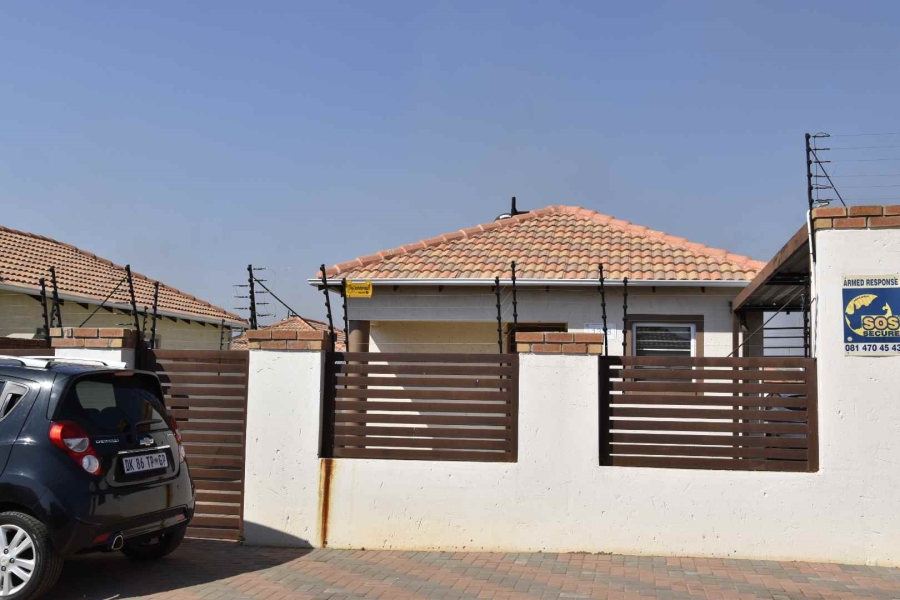 2 Bedroom Property for Sale in Kirkney Gauteng