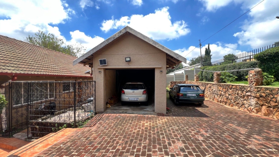 3 Bedroom Property for Sale in Mondeor Gauteng