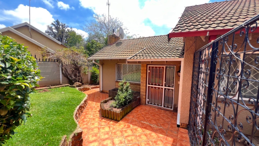 3 Bedroom Property for Sale in Mondeor Gauteng