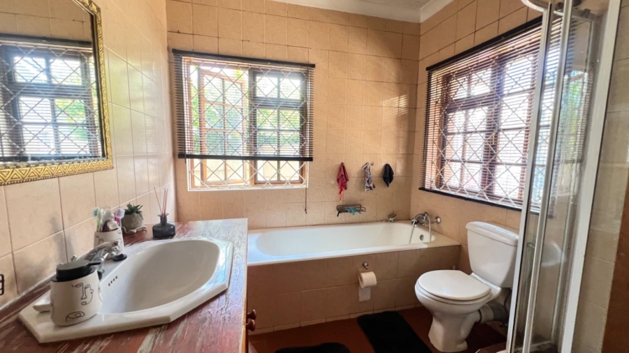 3 Bedroom Property for Sale in Mondeor Gauteng