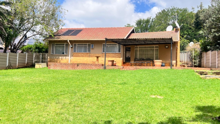3 Bedroom Property for Sale in Mondeor Gauteng