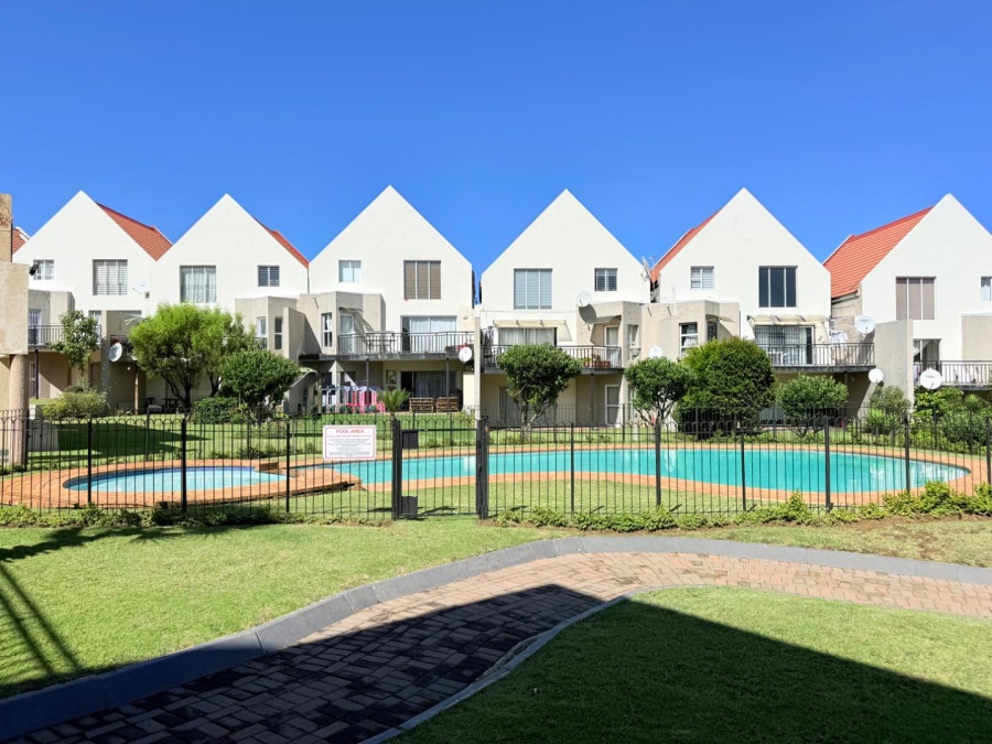 3 Bedroom Property for Sale in Halfway House Gauteng