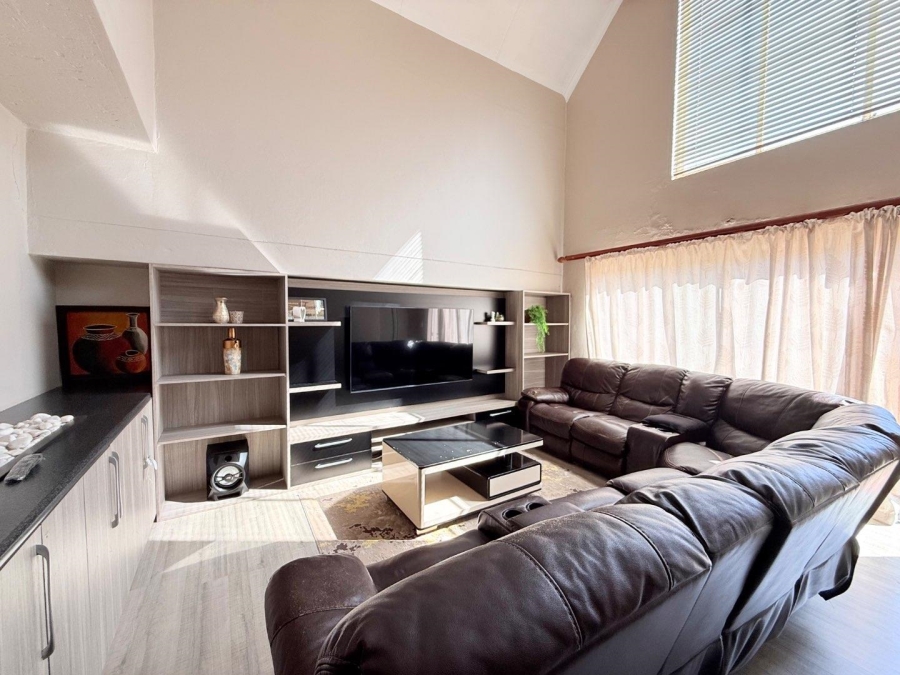 3 Bedroom Property for Sale in Halfway House Gauteng