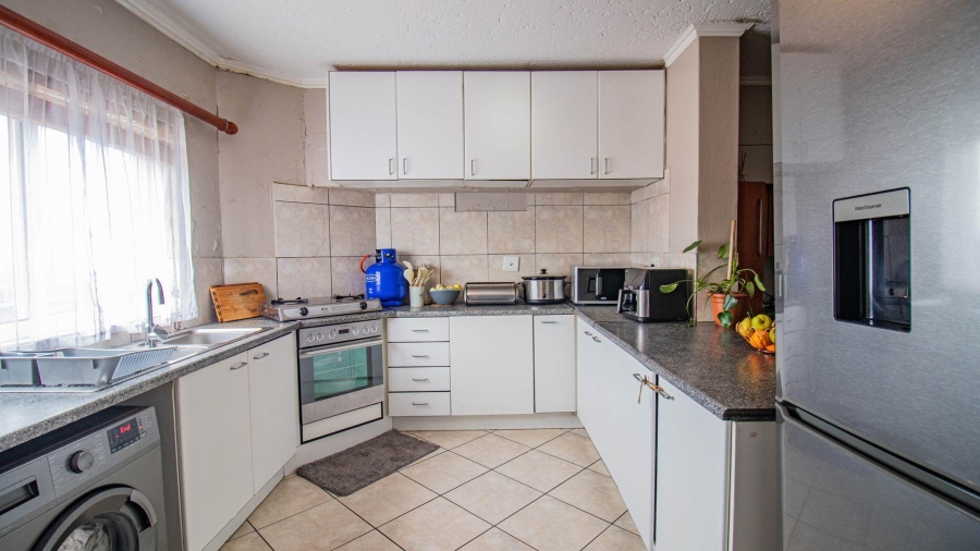3 Bedroom Property for Sale in Halfway House Gauteng