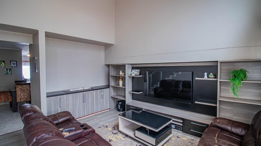 3 Bedroom Property for Sale in Halfway House Gauteng