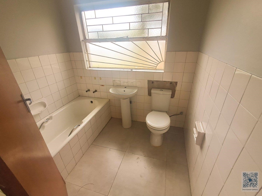 4 Bedroom Property for Sale in Birchleigh North Gauteng