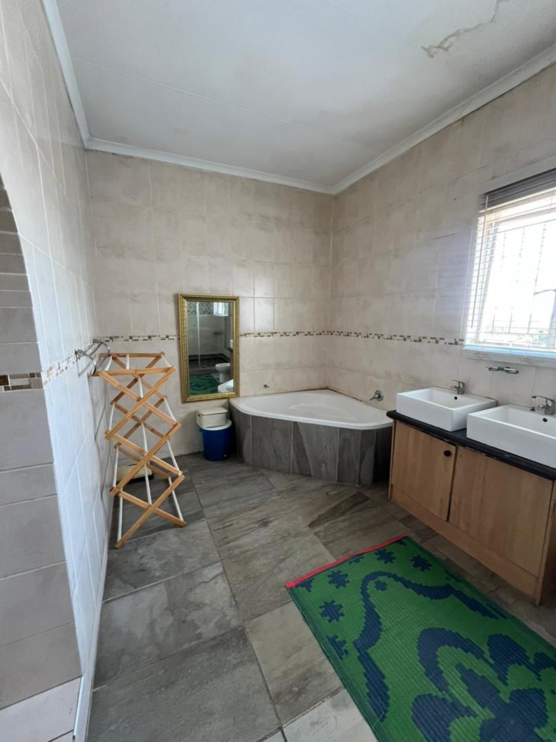 To Let 5 Bedroom Property for Rent in The Reeds Gauteng