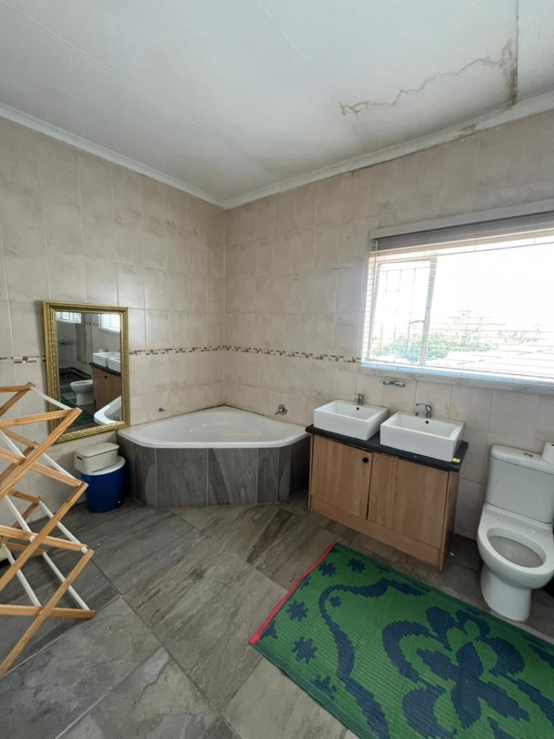 To Let 5 Bedroom Property for Rent in The Reeds Gauteng