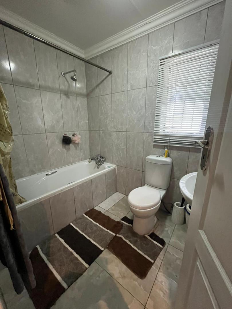 To Let 5 Bedroom Property for Rent in The Reeds Gauteng