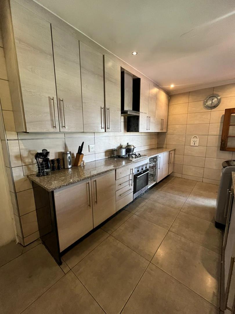 To Let 5 Bedroom Property for Rent in The Reeds Gauteng