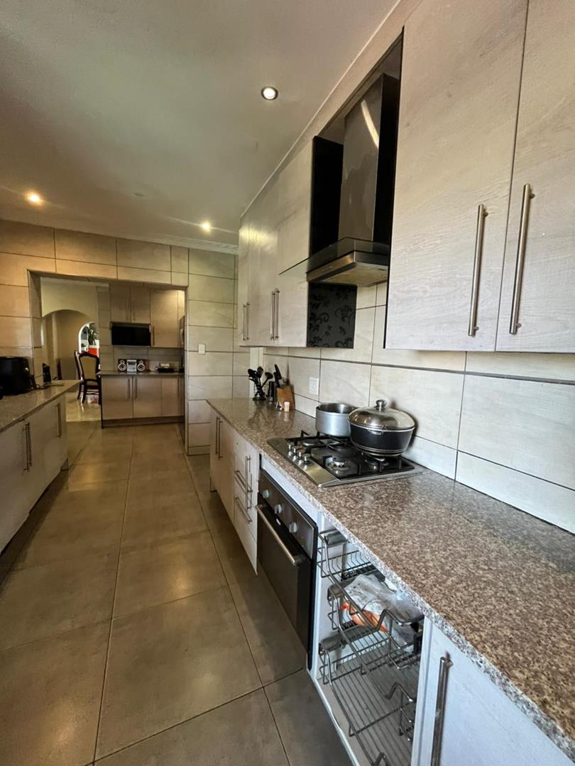 To Let 5 Bedroom Property for Rent in The Reeds Gauteng